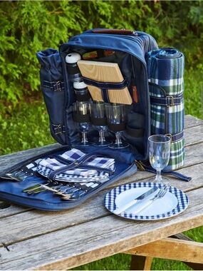 Lee Valley Deluxe Picnic Backpack Set with Glasses and Cutlery